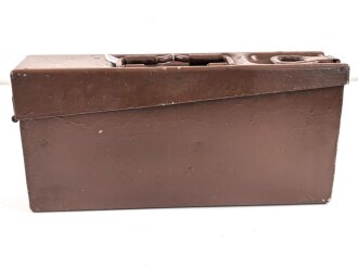 Gurtkasten Wehrmacht aus Aluminium datiert 1939. Diverse neuzeitliche Löcher und ebensolcher Lack