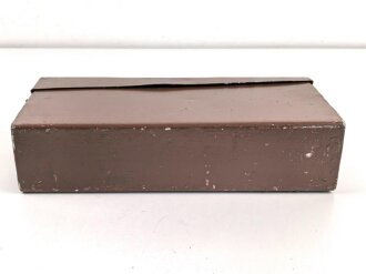 Gurtkasten Wehrmacht aus Aluminium datiert 1939. Diverse neuzeitliche Löcher und ebensolcher Lack