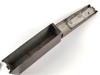 Gurtkasten Wehrmacht aus Aluminium datiert 1939. Diverse neuzeitliche Löcher und ebensolcher Lack