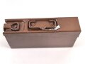 Gurtkasten Wehrmacht aus Aluminium datiert 1939. Diverse neuzeitliche Löcher und ebensolcher Lack