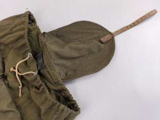 Rucksack Wehrmacht, leicht getragenes Stück mit massiven Trageriemen, einer davon stark geknickt und angebrochen