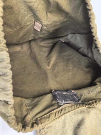Rucksack Wehrmacht, leicht getragenes Stück mit massiven Trageriemen, einer davon stark geknickt und angebrochen