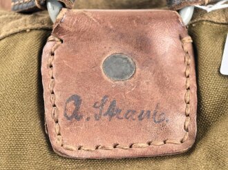 Rucksack Wehrmacht, leicht getragenes Stück mit massiven Trageriemen, einer davon stark geknickt und angebrochen