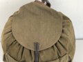Rucksack Wehrmacht, leicht getragenes Stück mit massiven Trageriemen, einer davon stark geknickt und angebrochen