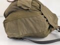 Rucksack Wehrmacht, leicht getragenes Stück mit massiven Trageriemen, einer davon stark geknickt und angebrochen