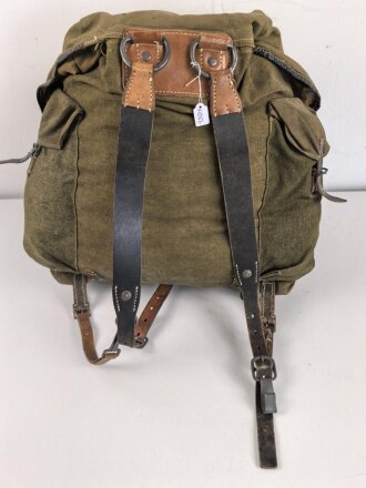 Rucksack für Gebirgstruppen der Wehrmacht, getragenes Stück mit Reichsbetriebsnummer