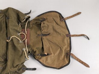 Rucksack für Gebirgstruppen der Wehrmacht, getragenes Stück mit Reichsbetriebsnummer