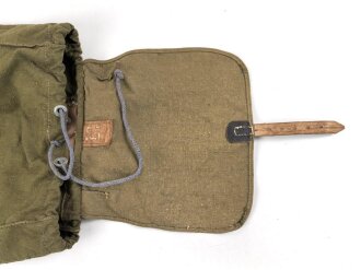 Rucksack für Angehörige der Artillerie in der Wehrmacht, wohl ungetragenes Stück,  mit Reichsbetriebsnummer
