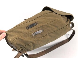 Rucksack für Angehörige der Artillerie in der Wehrmacht, getragenes Stück,  datiert 1944