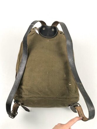 Rucksack für Angehörige der Artillerie in der Wehrmacht, getragenes Stück,  datiert 1944