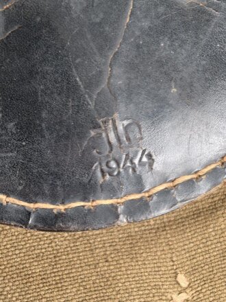 Rucksack für Angehörige der Artillerie in der Wehrmacht, getragenes Stück,  datiert 1944