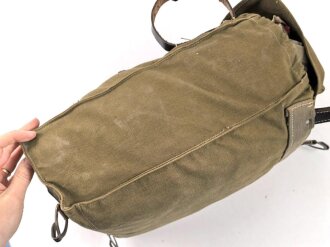 Rucksack für Angehörige der Artillerie in der Wehrmacht, getragenes Stück,  datiert 1944