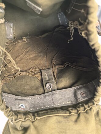 Rucksack für Angehörige der Artillerie in der Wehrmacht, getragenes Stück,  datiert 1944