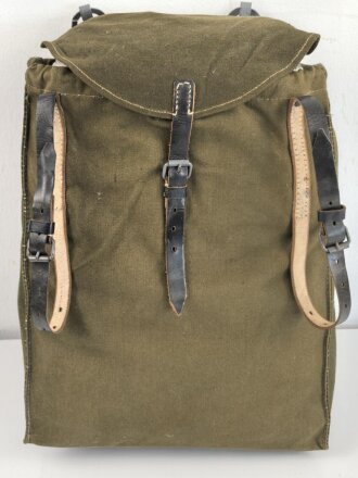Rucksack für Angehörige der Artillerie in der Wehrmacht, wohl ungetragenes Stück,  mit Reichsbetriebsnummer