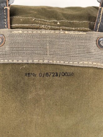 Rucksack für Angehörige der Artillerie in der Wehrmacht, wohl ungetragenes Stück,  mit Reichsbetriebsnummer