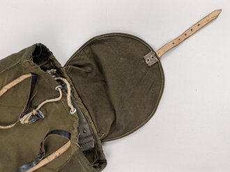 Rucksack für Angehörige der Artillerie in der Wehrmacht, wohl ungetragenes Stück,  mit Reichsbetriebsnummer