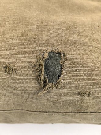 Kleidersack 31 für Angehörige der Wehrmacht. Stark getragenes Stück, leicht modifiziert
