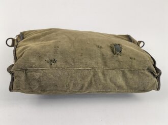Kleidersack 31 für Angehörige der Wehrmacht. Stark getragenes Stück, leicht modifiziert