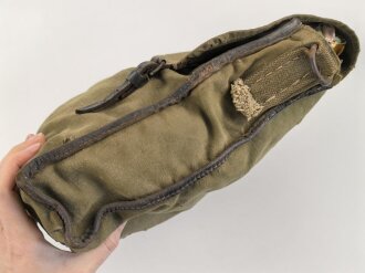 Kleidersack 31 für Angehörige der Wehrmacht. Stark getragenes Stück, leicht modifiziert