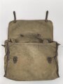 Kleidersack 31 für Angehörige der Wehrmacht. Stark getragenes Stück, leicht modifiziert