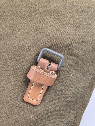Kleidersack 31 für Angehörige der Wehrmacht. Ungetragenes Stück, ein Metallverschluss unvollständig