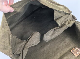 Kleidersack 31 für Angehörige der Wehrmacht. Ungetragenes Stück, ein Metallverschluss unvollständig
