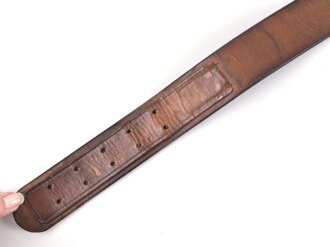 Brauner Koppelriemen für Angehörige der Reichswehr . Gesamtlänge 100cm, guter Zustand