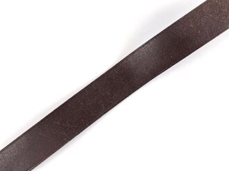Brauner Koppelriemen für Angehörige der Reichswehr . Gesamtlänge 100cm, guter Zustand