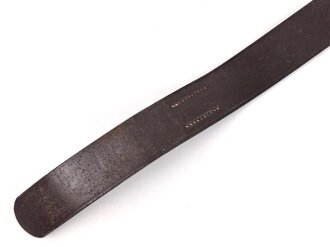 Brauner Koppelriemen für Angehörige der Reichswehr . Gesamtlänge 100cm, guter Zustand