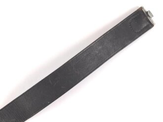 Schwarzer Koppelriemen für Angehörige der Reichswehr und frühen Wehrmacht . Gesamtlänge 110cm