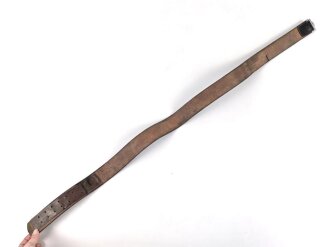 Schwarzer Koppelriemen für Angehörige der Reichswehr und frühen Wehrmacht . Gesamtlänge 110cm