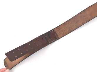 Schwarzer Koppelriemen für Angehörige der Reichswehr und frühen Wehrmacht . Gesamtlänge 110cm