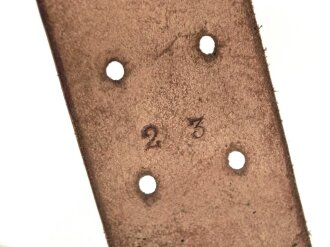 Schwarzer Koppelriemen für Angehörige der Reichswehr und frühen Wehrmacht . Gesamtlänge 110cm