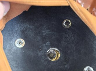 Bayern, Pickelhaube für einen Reserveoffizier der Chevaulegers. In allen Teilen original und zusammengehörig, Doppellöcher, vermutlich beim ändern vom Offizier zum Reserveoffiziersemblem.