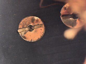 Bayern, Pickelhaube für einen Reserveoffizier der Chevaulegers. In allen Teilen original und zusammengehörig, Doppellöcher, vermutlich beim ändern vom Offizier zum Reserveoffiziersemblem.