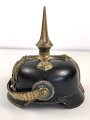 Bayern, Pickelhaube für einen Reserveoffizier der Chevaulegers. In allen Teilen original und zusammengehörig, Doppellöcher, vermutlich beim ändern vom Offizier zum Reserveoffiziersemblem.