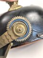 Bayern, Pickelhaube für einen Reserveoffizier der Chevaulegers. In allen Teilen original und zusammengehörig, Doppellöcher, vermutlich beim ändern vom Offizier zum Reserveoffiziersemblem.