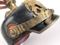 Bayern, Pickelhaube für einen Reserveoffizier im Infanterie Leibregiment oder Pionier. In allen Teilen original und zusammengehörig, Doppellöcher, vermutlich beim ändern vom Offizier zum Reserveoffiziersemblem.