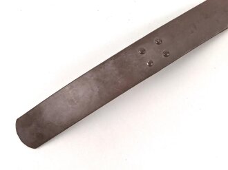 Koppelriemen für Angehörige von Parteiverbänden. Brauner Kunststoff ohne Markierungen, Gesamtlänge 94cm