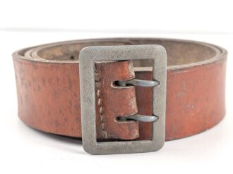 Zweidornkoppel für Offiziere des Heeres. Ungeschwärztes Leder, Höhe 43mm, Gesamtlänge 112cm