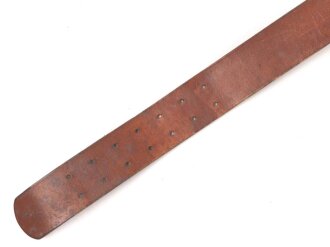 Zweidornkoppel für Offiziere des Heeres. Ungeschwärztes Leder, Höhe 43mm, Gesamtlänge 112cm