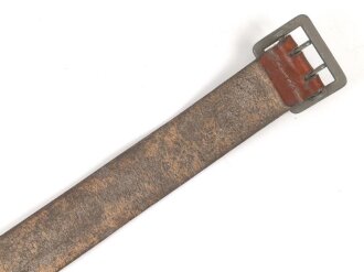 Zweidornkoppel für Offiziere des Heeres. Ungeschwärztes Leder, Höhe 43mm, Gesamtlänge 112cm