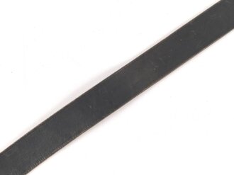 Zweidornkoppel für Offiziere des Heeres. Geschwärztes Leder, Höhe 42mm, Gesamtlänge 120cm