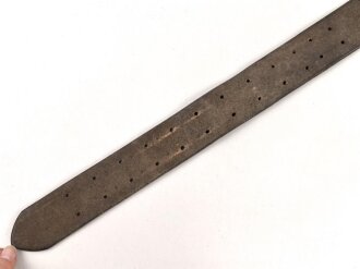 Zweidornkoppel für Offiziere des Heeres. Geschwärztes Leder, Höhe 42mm, Gesamtlänge 120cm