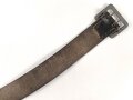 Zweidornkoppel für Offiziere des Heeres. Geschwärztes Leder, Höhe 42mm, Gesamtlänge 120cm