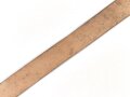 Zweidornkoppel für Führer von Parteiverbänden. Schwarzes Leder, Höhe 43mm, die Schließe mit RZM Markierung.  Gesamtlänge 106cm