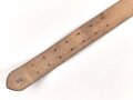 Zweidornkoppel für Führer von Parteiverbänden. Schwarzes Leder, Höhe 43mm, die Schließe mit RZM Markierung.  Gesamtlänge 106cm