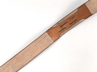 Zweidornkoppel für Führer bzw. Offiziere. Geschwärztes Leder, Höhe 50mm, Gesamtlänge 135cm