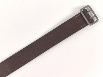 Zweidornkoppel für Führer von Parteiverbänden. Braunes Leder, Höhe 44mm, die Schließe und der Riemen mit RZM Markierung.  Gesamtlänge 107cm
