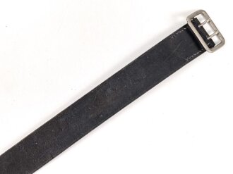 Zweidornkoppel für Führer von Parteiverbänden. Schwarzes Leder, Höhe 44mm, die Schließe und der Riemen mit RZM Markierung.  Gesamtlänge 112cm
